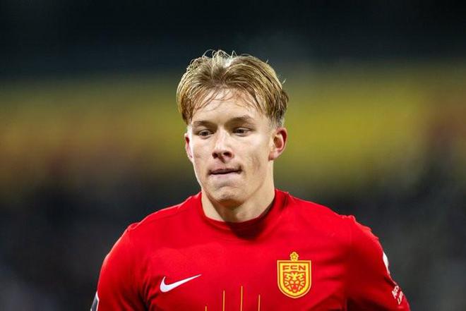 德天：多特租購(gòu)北西蘭后衛(wèi)斯文松，22歲。