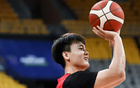 中國男籃5勝1負奪C組第一，晉級亞洲杯正賽，需警惕4大不足。