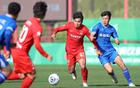 中國足球慘遭廣告牌砸頭：19歲蒯紀(jì)聞采訪遭劫